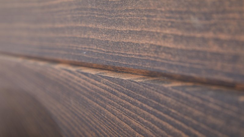 postel-z-masivu-a-kovu-stella-buk-detailni-pohled-na-hlavove-celo.jpg